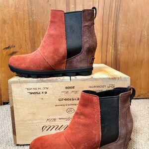 Sorel Women's Two-Tone Suede Chelsea Boot - Rust & Chocolate
